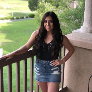 Meet your Posher, Crystal